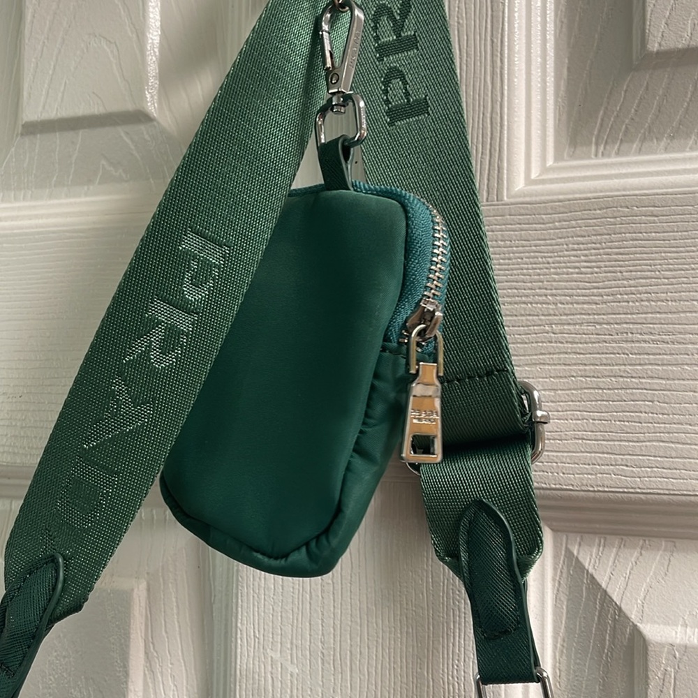 Prada Emerald Green Shoulder Bag, RE-Edition 2005.  Like new!! - Picture 9 of 13